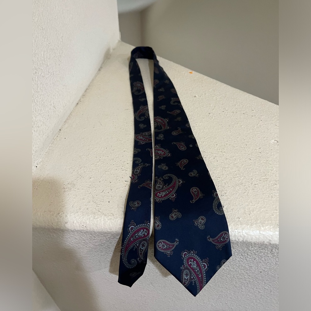 Christian Dior MENS TIE NECKTIE 3.25 in All Silk USA Gray Burgundy Silver Tope